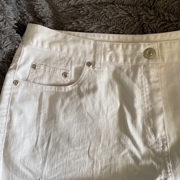Ruby Rd. Petite White Jeans Capris with Beaded Trim on Jean’s legs. - Picture 4 of 10